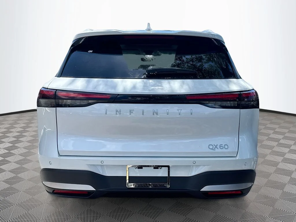 Used 2027 White INFINITI LUXE image 7
