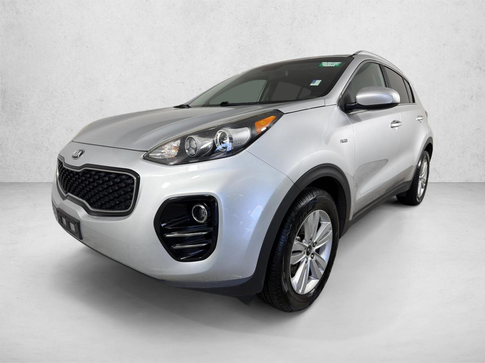 Used 2017 Sparkling Silver Kia LX image 7