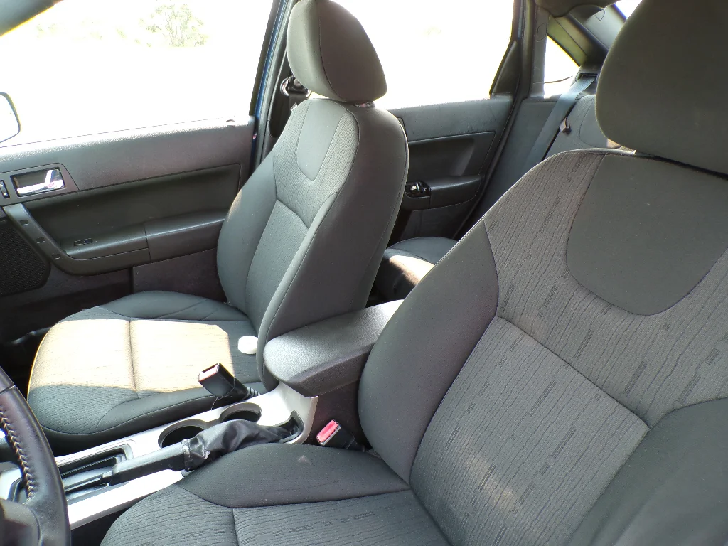 Used 2008 Vista Blue Clearcoat Metallic Ford SE image 14