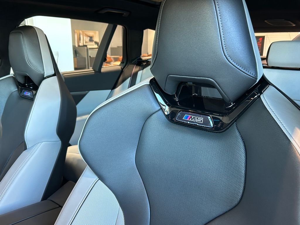 New 2027 Carbon Black Metallic BMW Base image 15