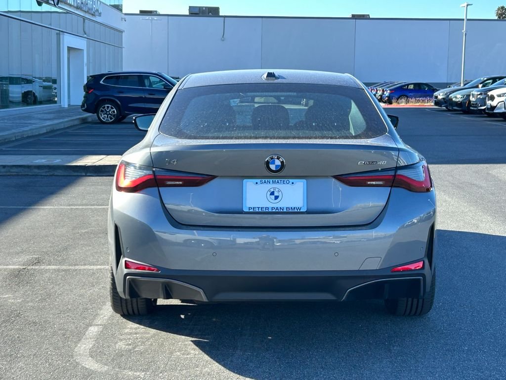 New 2026 Skyscraper Grey Metallic BMW eDrive40 image 4