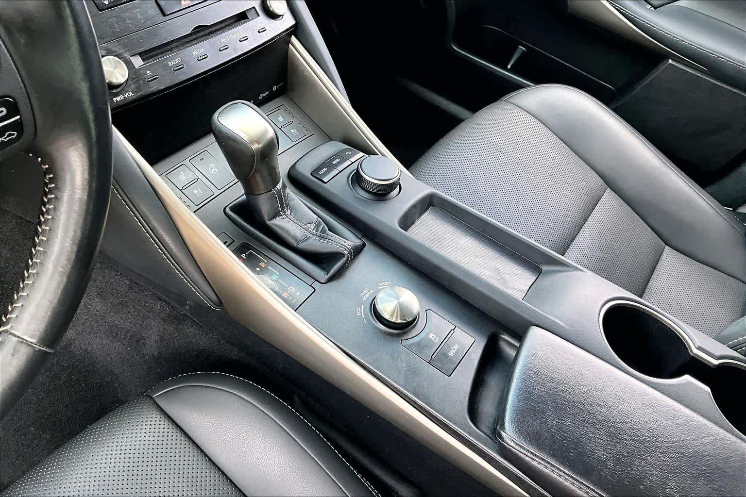 Used 2018 Atomic Silver Lexus  image 17
