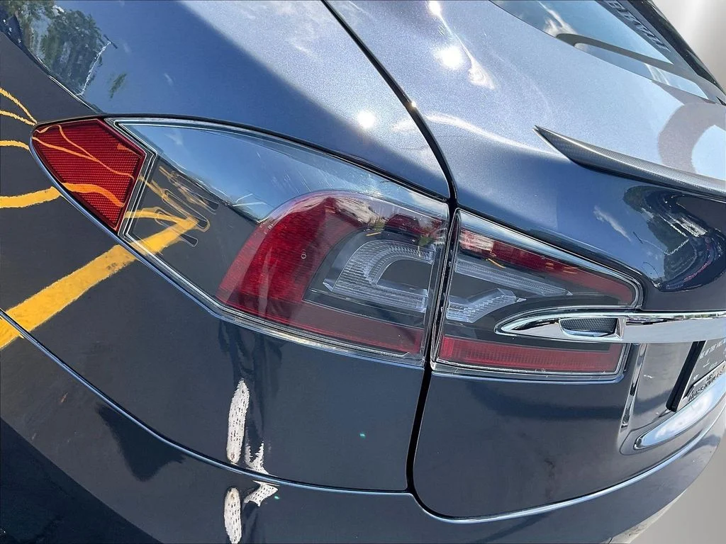 Used 2020  Tesla Performance image 22