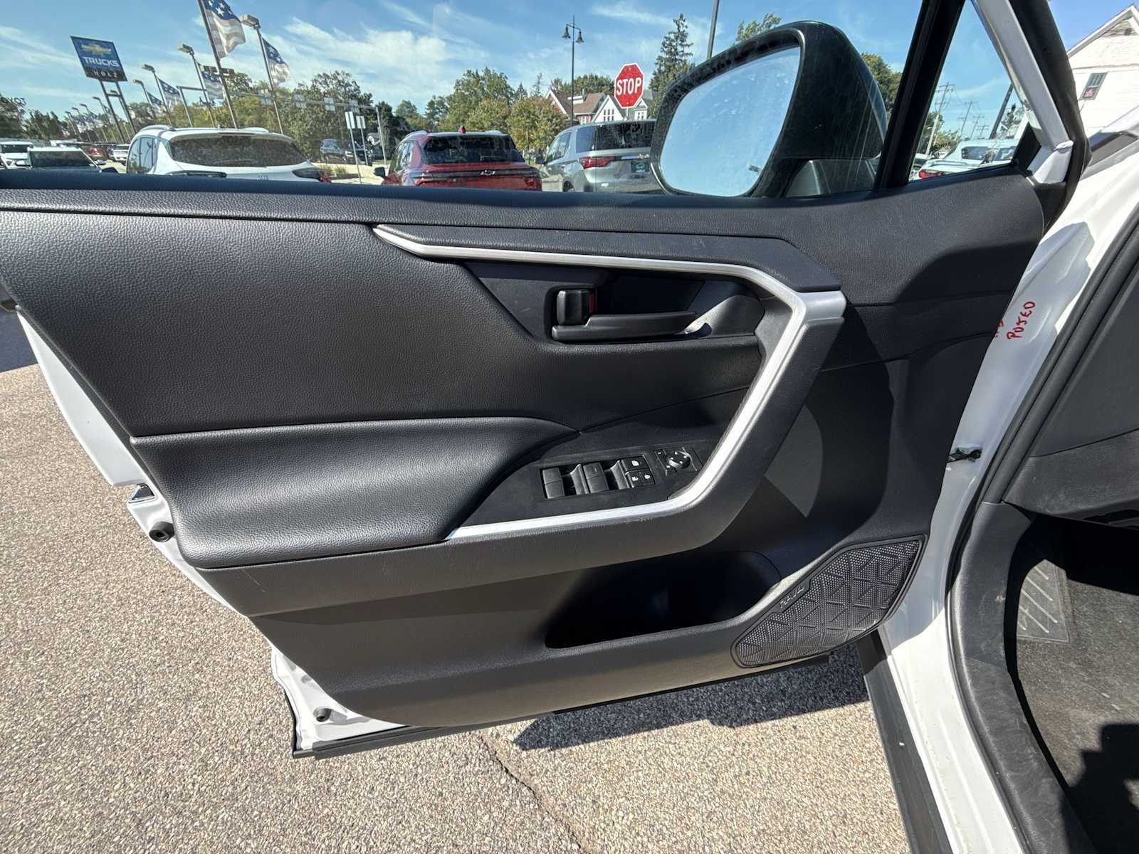 2025 Toyota RAV4 LE - Photo 20