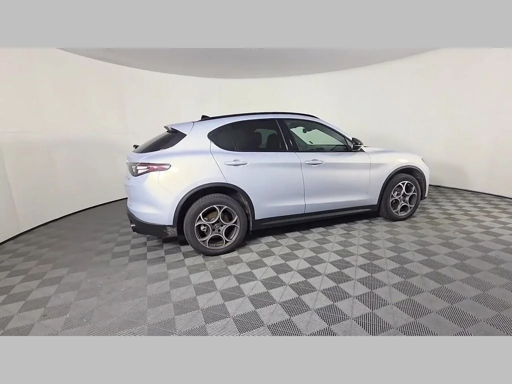 New 2026 Moonlight Gray Metallic Alfa Romeo Base image 25