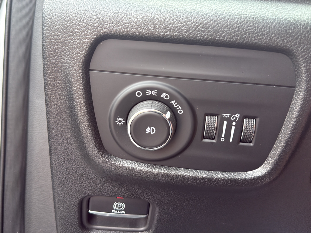Used 2023 Silver Jeep Limited image 19