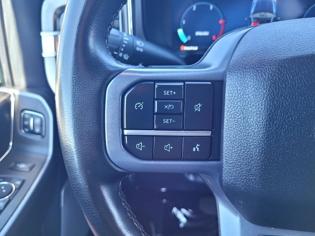 Used 2025  Ford Lariat image 24