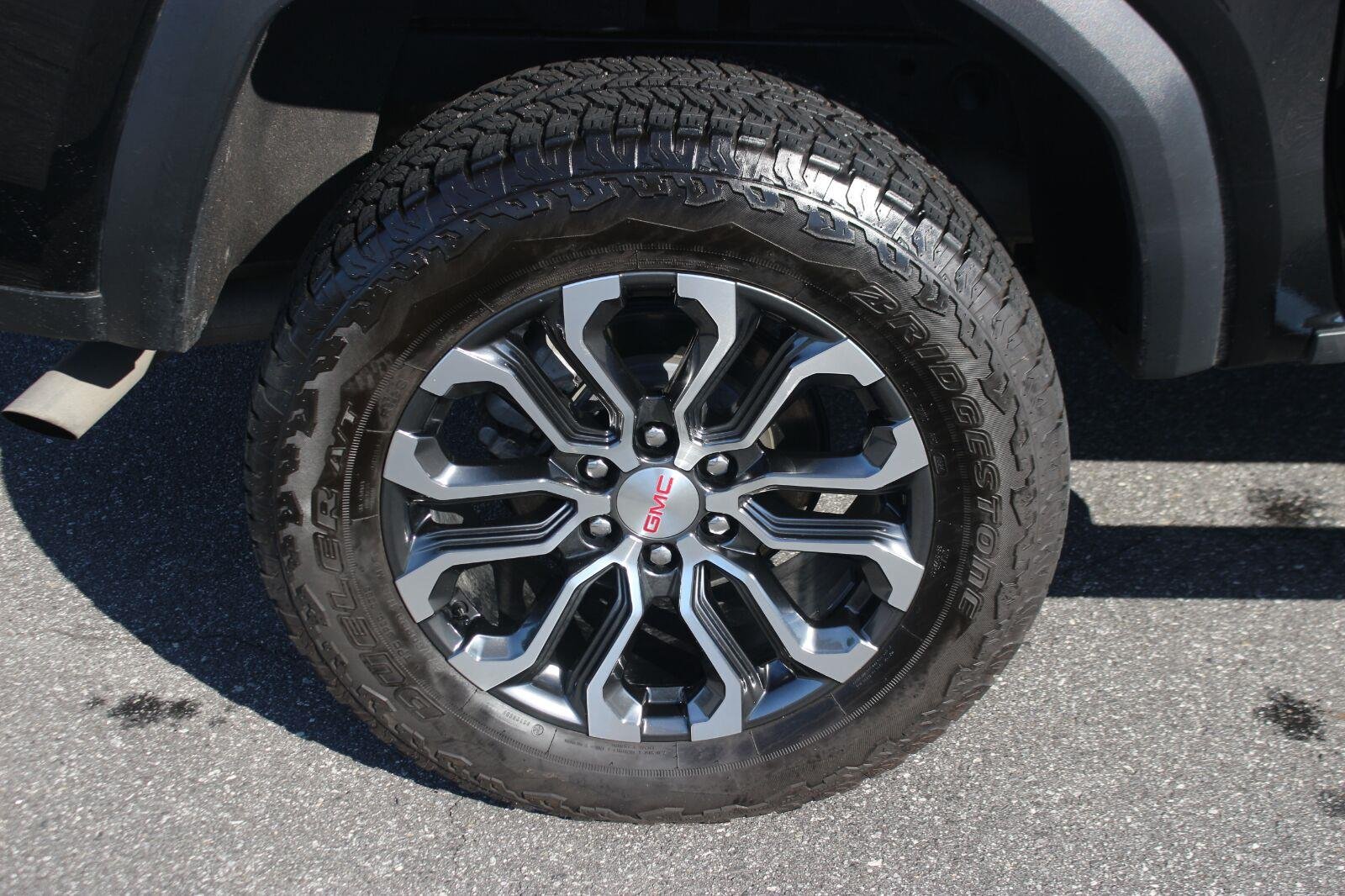 Used 2024 Onyx Black GMC Denali image 37