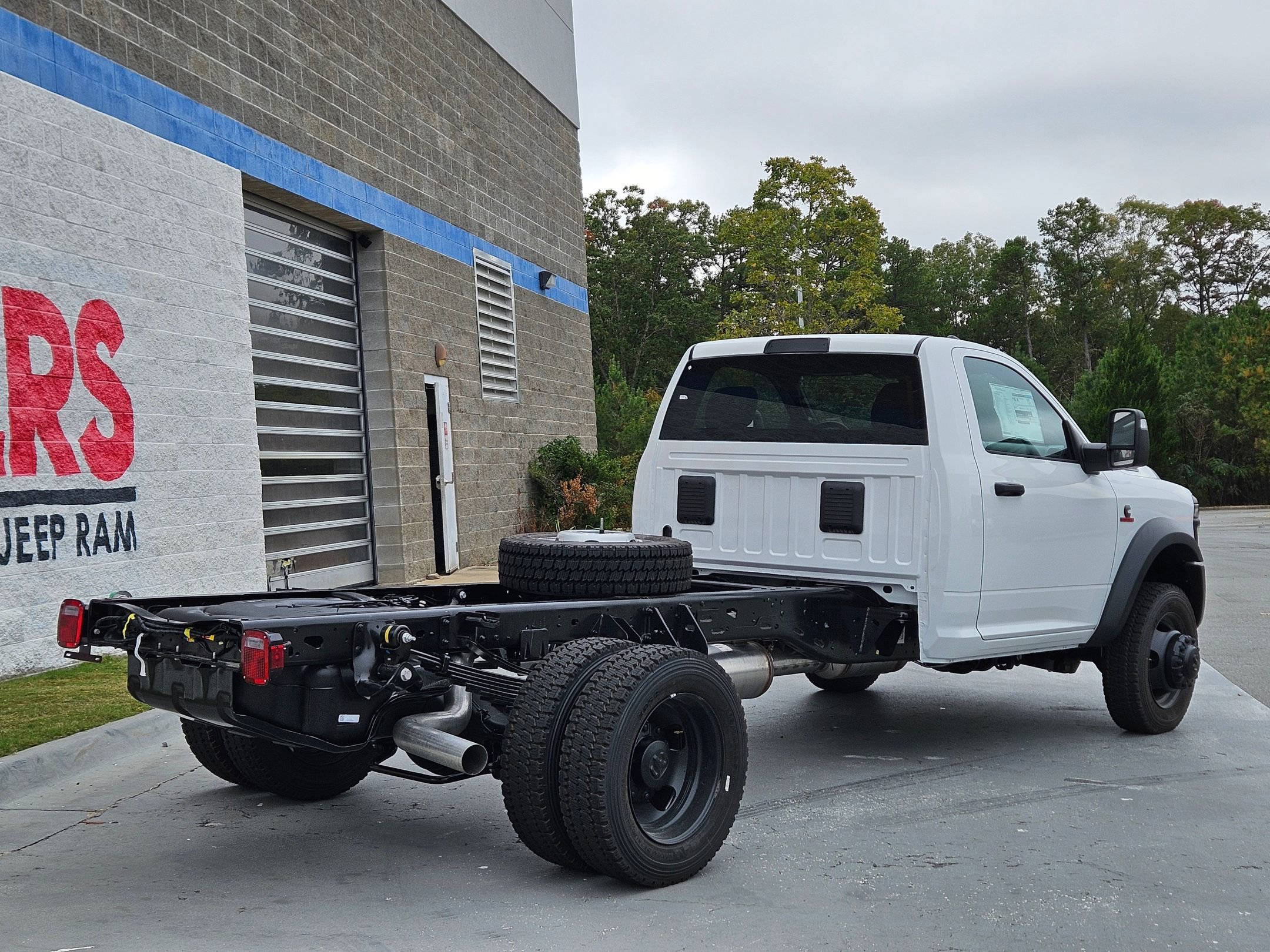 New 2026 Bright White Clear-Coat Exterior Paint RAM Tradesman image 7