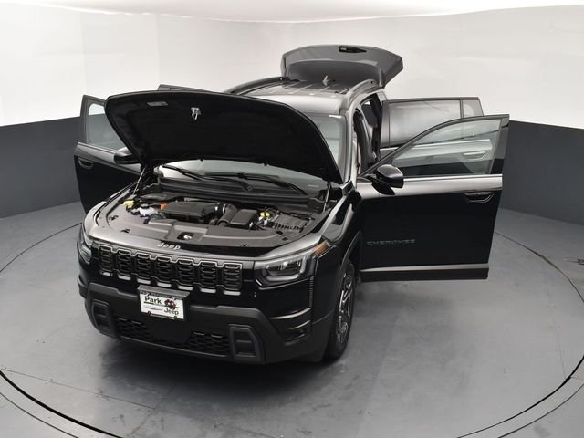 New 2026 Diamond Black Crystal Pearl-Coat Exterior Paint Jeep Limited image 26
