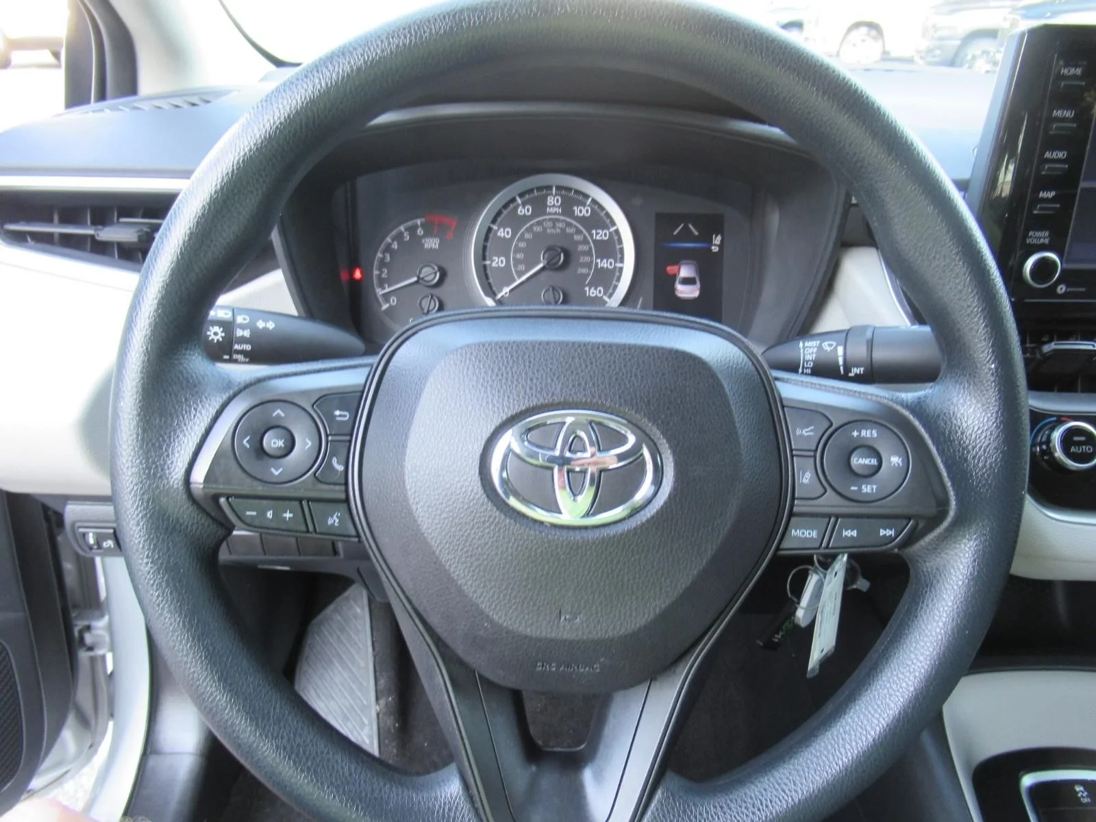 Used 2022 Silver Toyota LE image 22