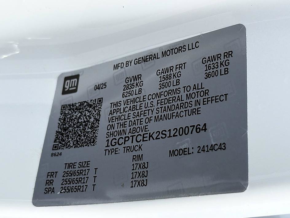 Used 2025 Summit White Chevrolet 4WD LT image 25
