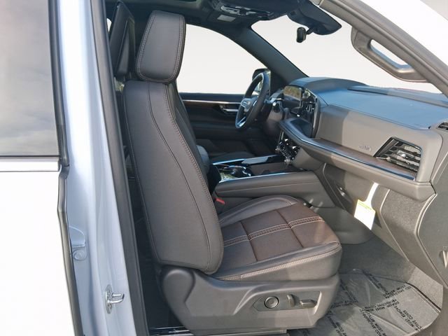 New 2026 Polar White Tricoat Chevrolet High Country image 15