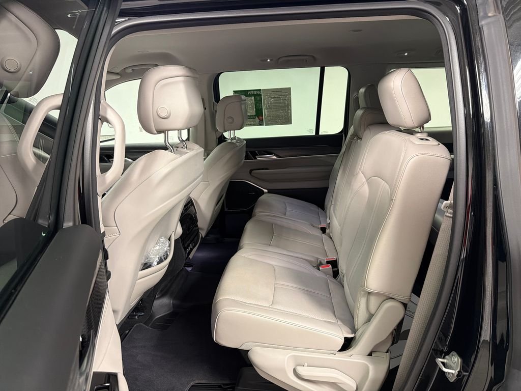 Used 2023 Black Jeep Series III image 32