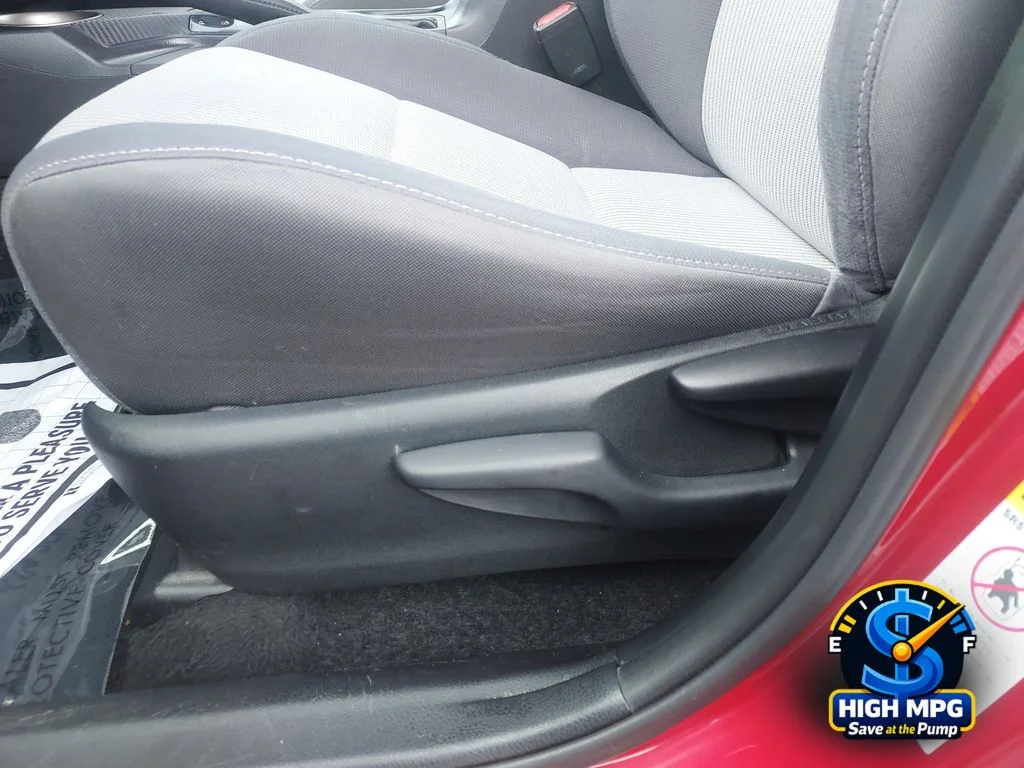 Used 2014 Red Toyota XLE image 10