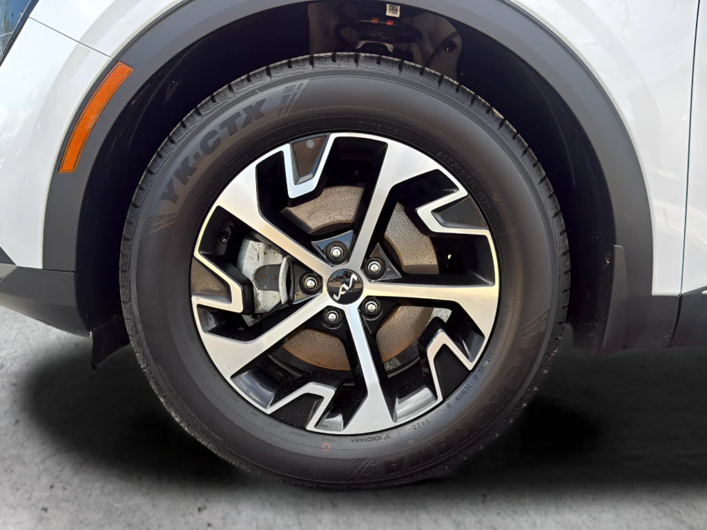 Used 2023 White Kia EX image 23