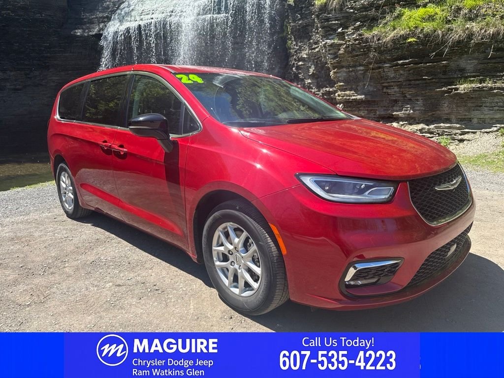 2024 Chrysler Pacifica Touring L's photo
