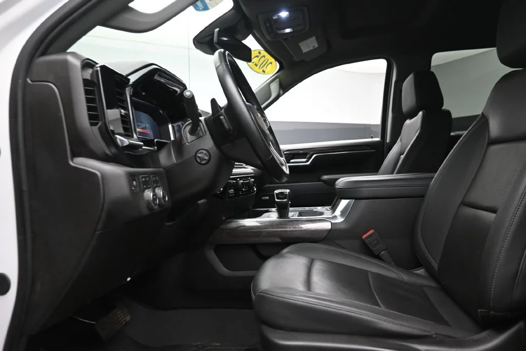 Used 2025 White Chevrolet LTZ image 15