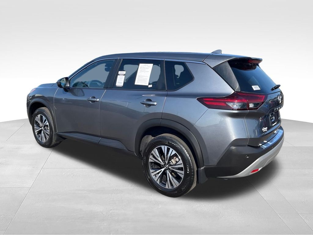 Used 2023 Gray Nissan SV image 3
