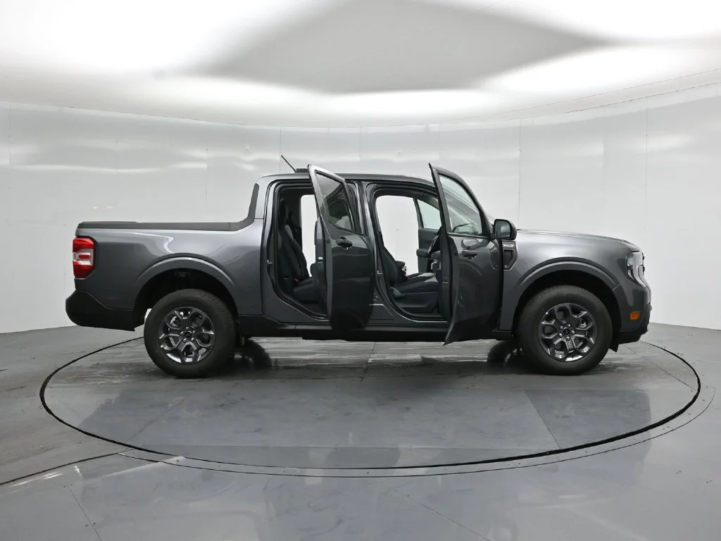 New 2026 Carbonized Gray Metallic Ford XLT image 4
