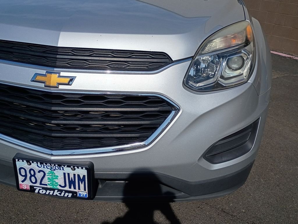 Used 2016 Silver Ice Metallic Chevrolet LS image 9