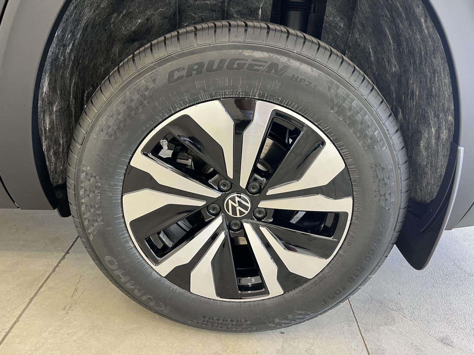 New 2026 Deep Black Pearl Volkswagen 2.0T SE image 10