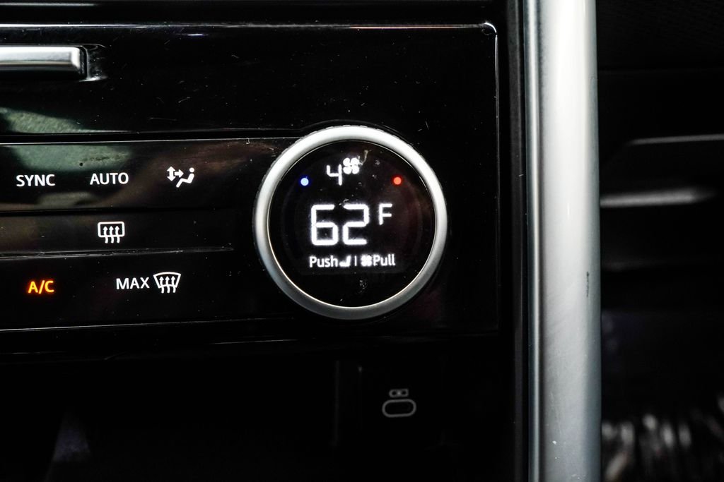 Used 2022 Black Land Rover HSE R-Dynamic image 32