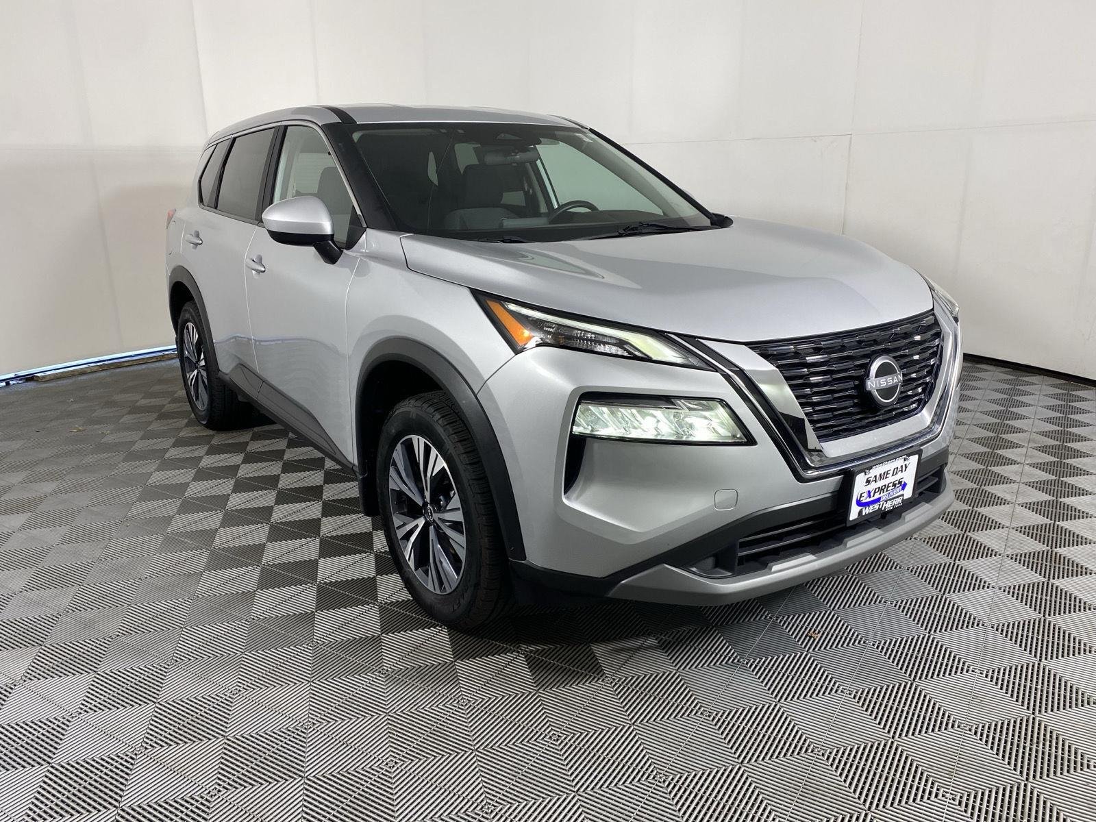 Used 2023 Brilliant Silver Metallic Nissan SV image 10