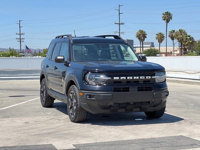 Used 2022 Shadow Black Ford Outer Banks image 3