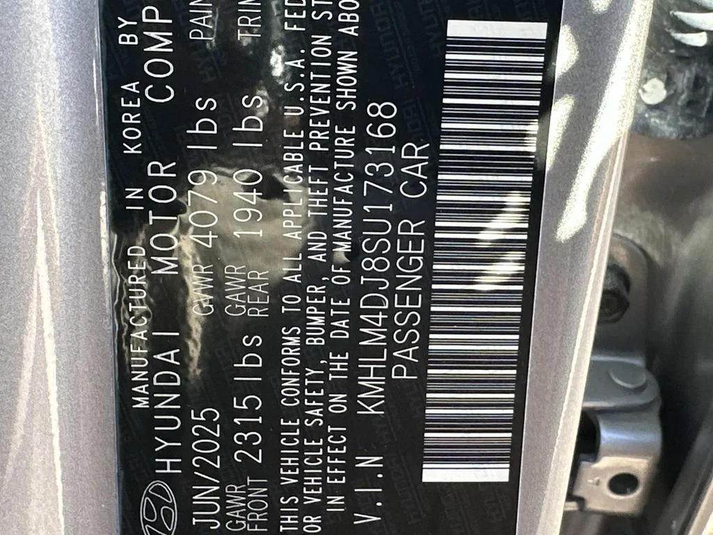 Used 2025  Hyundai Blue image 31