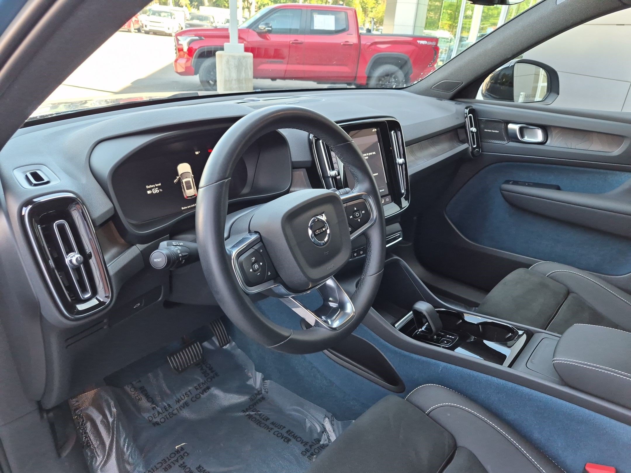 Certified Used 2023 Fjord Blue Volvo Ultimate image 14
