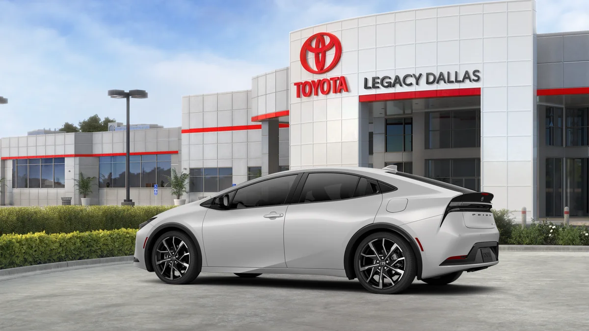 2026 Toyota Prius Plug-in Hybrid XSE - Photo 6