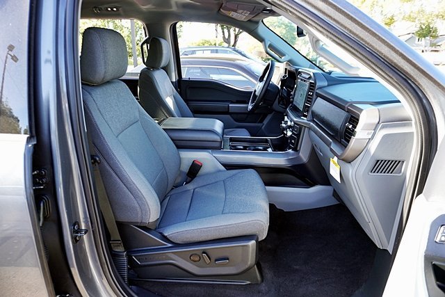 Used 2024 Gray Ford XLT image 17