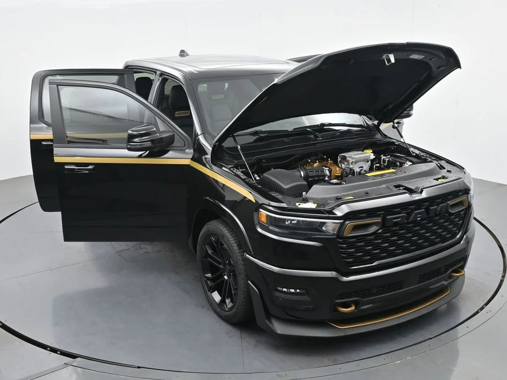 New 2026 Diamond Black Crystal Pearl-Coat Exterior Paint RAM Big Horn image 43