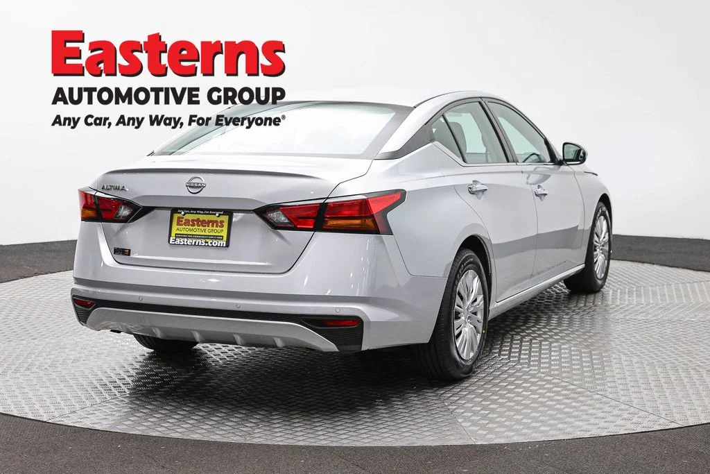 Used 2023 Silver Nissan 2.5 S image 5