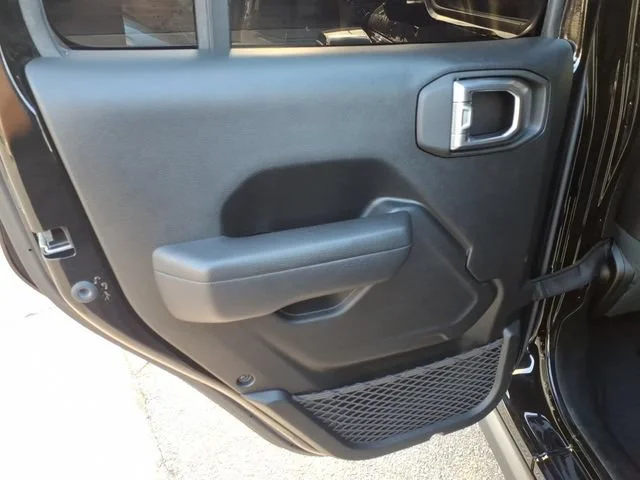 Used 2022 Black Jeep Rubicon 4x4 image 15
