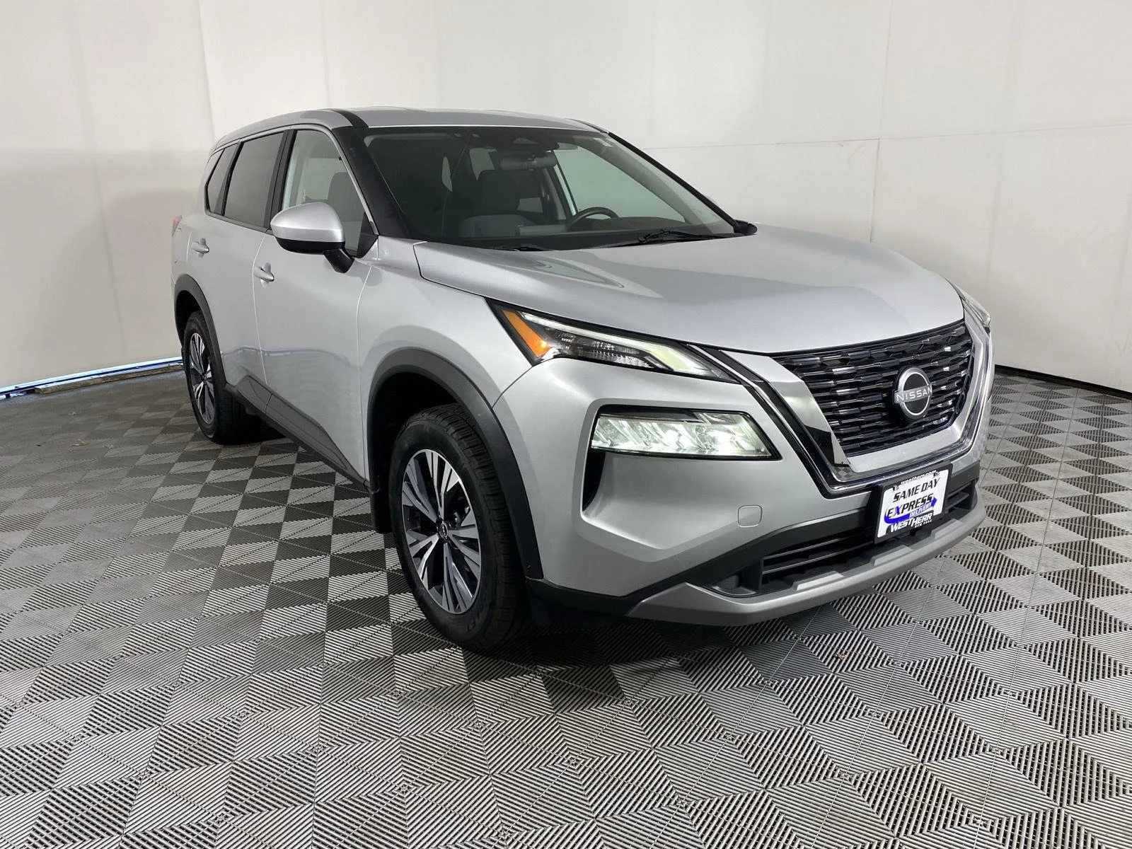 Used 2023 Brilliant Silver Metallic Nissan SV image 10