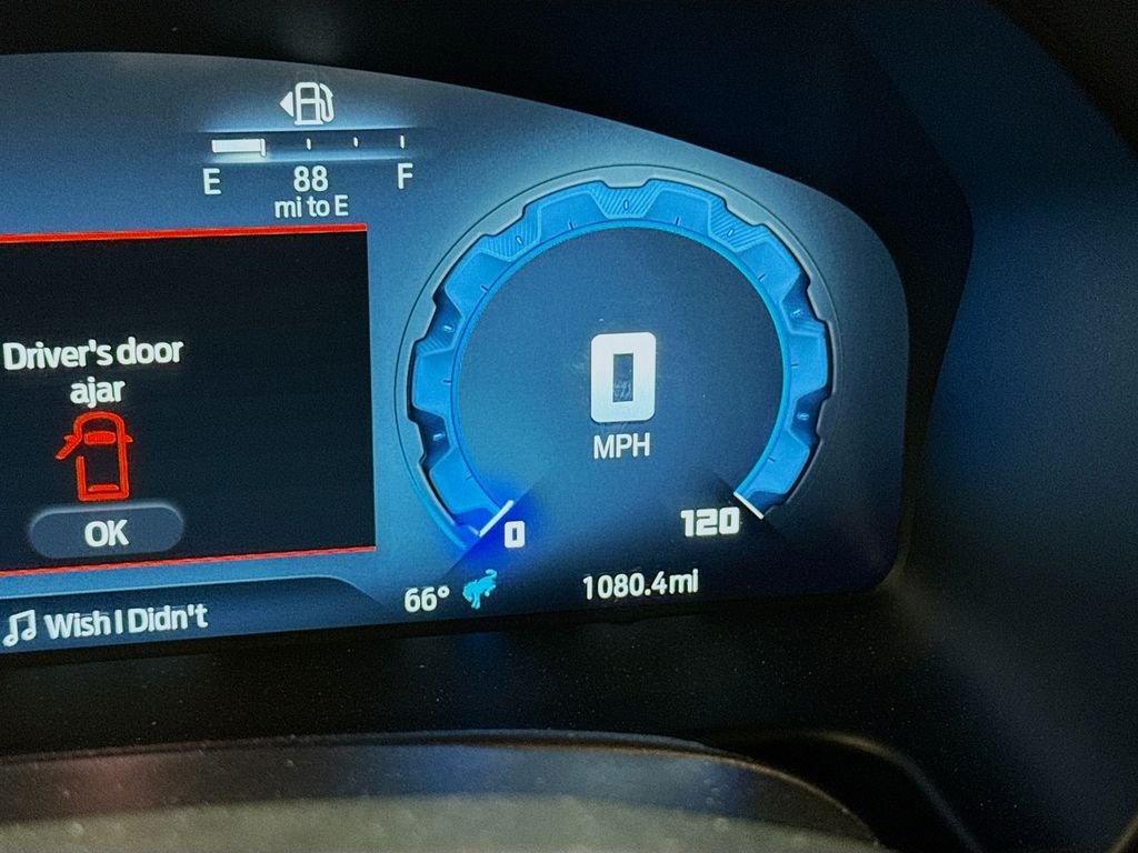 Used 2025 Oxford White Ford Badlands image 16