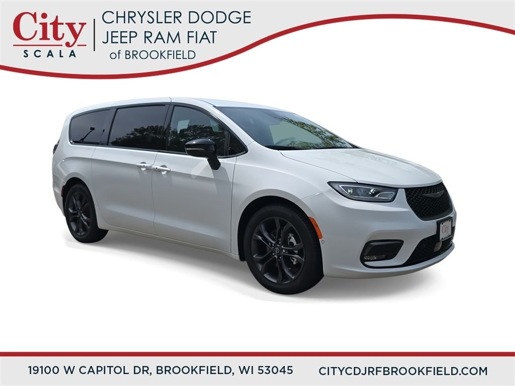 2026 Chrysler Pacifica Select's photo