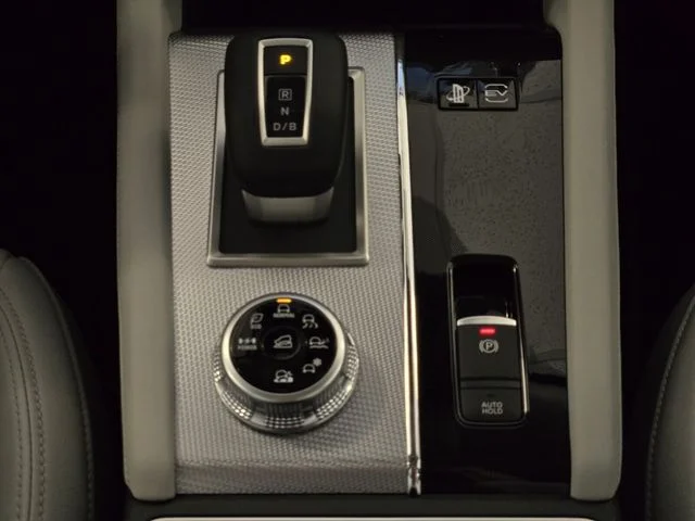 2025 Mitsubishi Outlander Plug-in Hybrid Platinum Edition - Photo 12