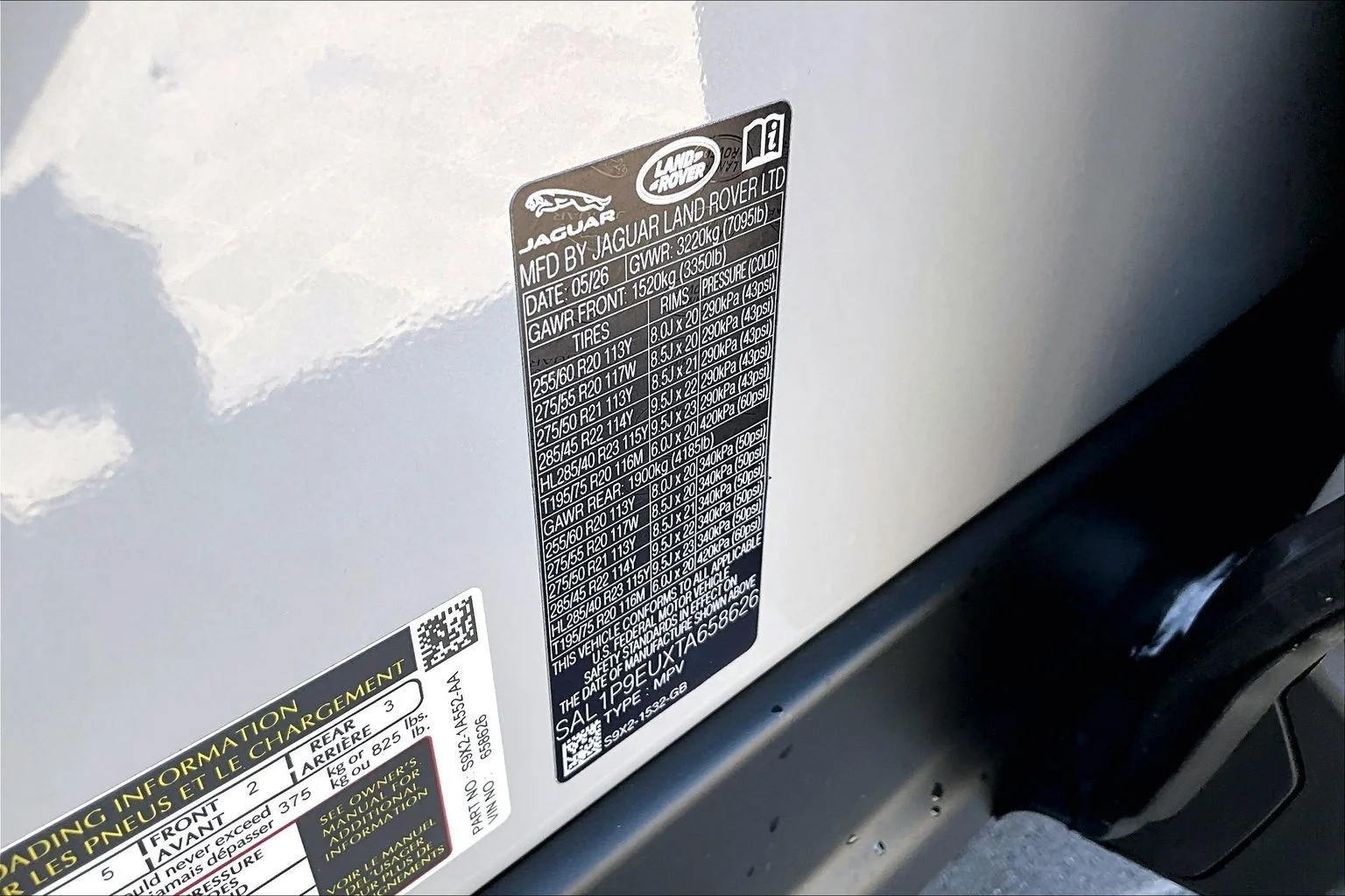 New 2026 Borasco Grey Land Rover SE image 13