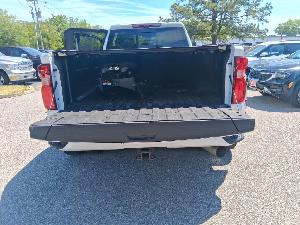 Used 2024 Beige Chevrolet High Country image 24