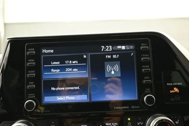 Used 2021  Toyota XLE image 23