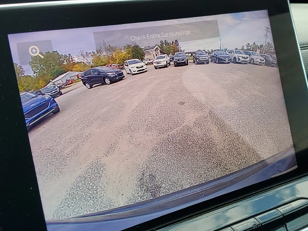 Used 2024  Jeep Limited image 21