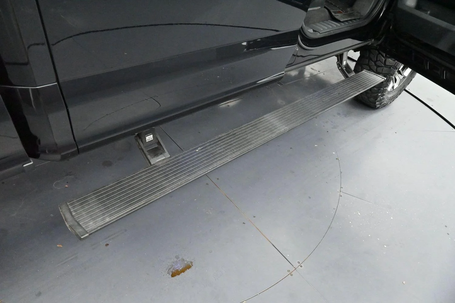 Used 2019 Agate Black Ford LARIAT image 9
