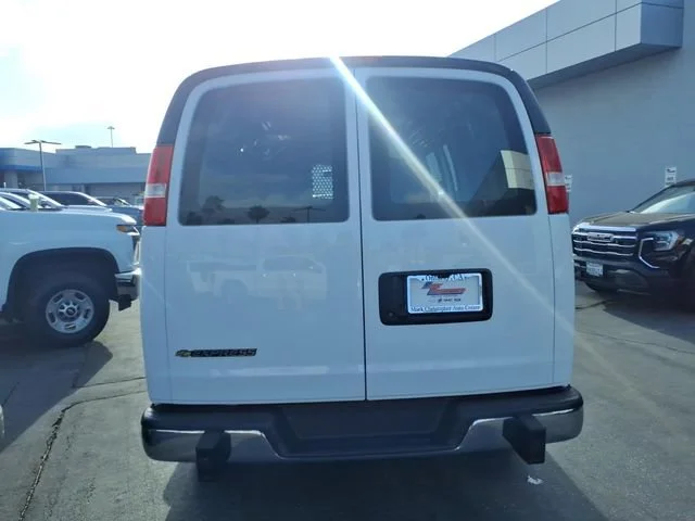 Used 2025 Summit White Chevrolet WT image 11