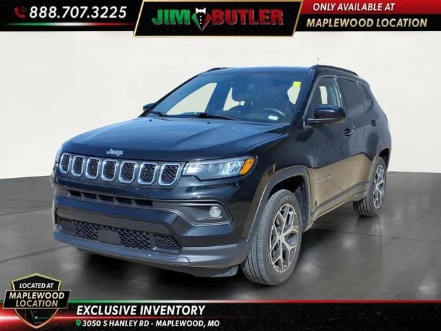 Used 2024  Jeep Latitude image 1