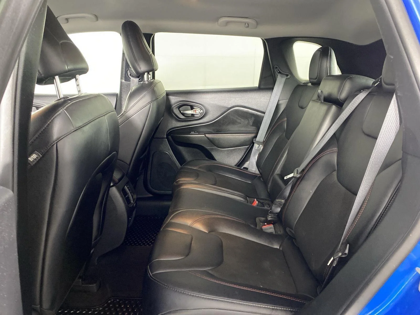 Used 2022 Hydro Blue Pearlcoat Jeep Trailhawk image 12