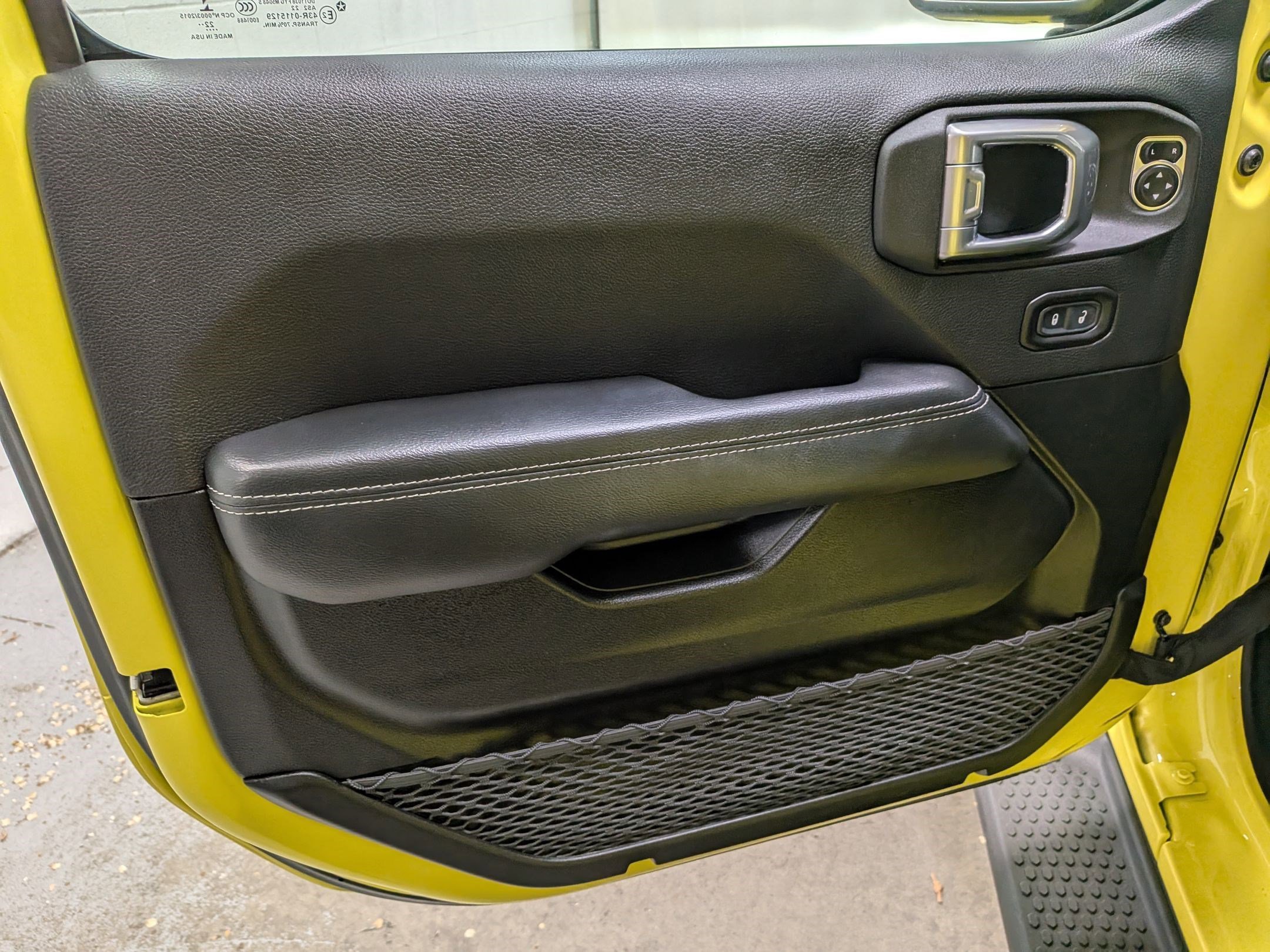 Used 2023 High Velocity Clearcoat Jeep Sahara image 13