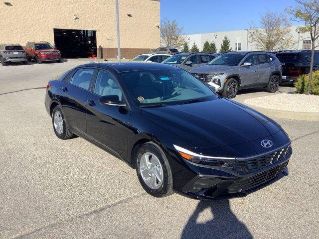 New 2026 Abyss Black Hyundai SE image 7